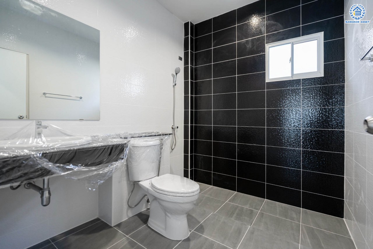 บ้านมือสองตกแต่งใหม่ โครงการ ลลิลอินเดอะพาร์ค บางใหญ่ บ้านแฝดฟังก์ชันบ้านเดี่ยว เนื้อที่ 39.9 ตร.ว. ฟังก์ชัน 3 ห้องนอน 2 ห้องน้ำ 1 ที่จอดรถ บนทำเลเดินทางสะดวก ใกล้เซ็นทรัลเวสต์เกต ทางด่วน "กาญจนาภิเษก และรถไฟฟ้าสายสีม่วง "สถานีตลาดบางใหญ่"